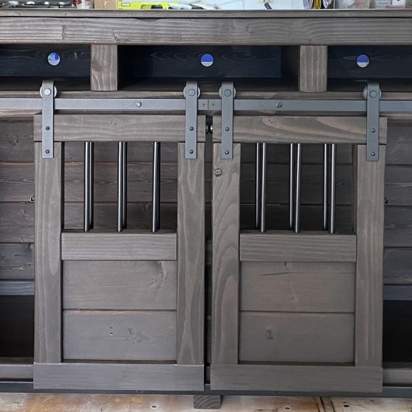 Barn doors for kennel